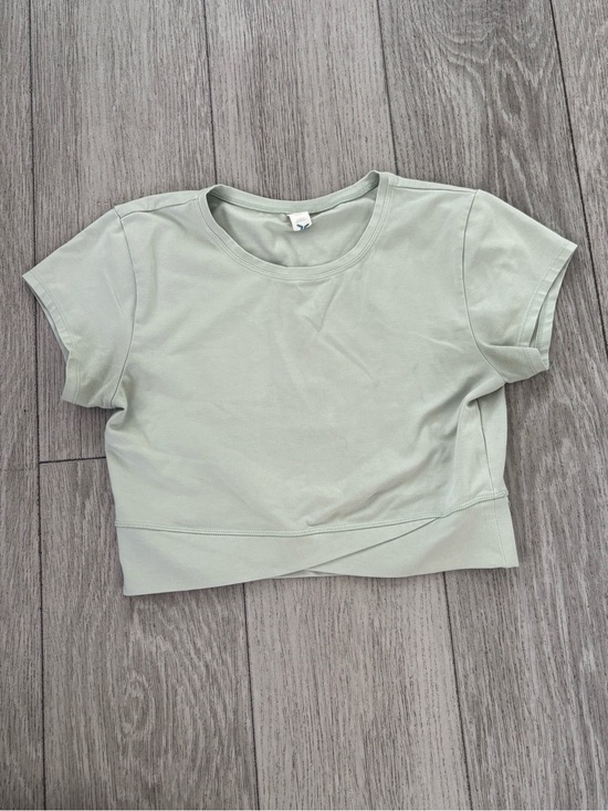 Old Navy Tops - Old Navy powerchill cropped tee. EUC.